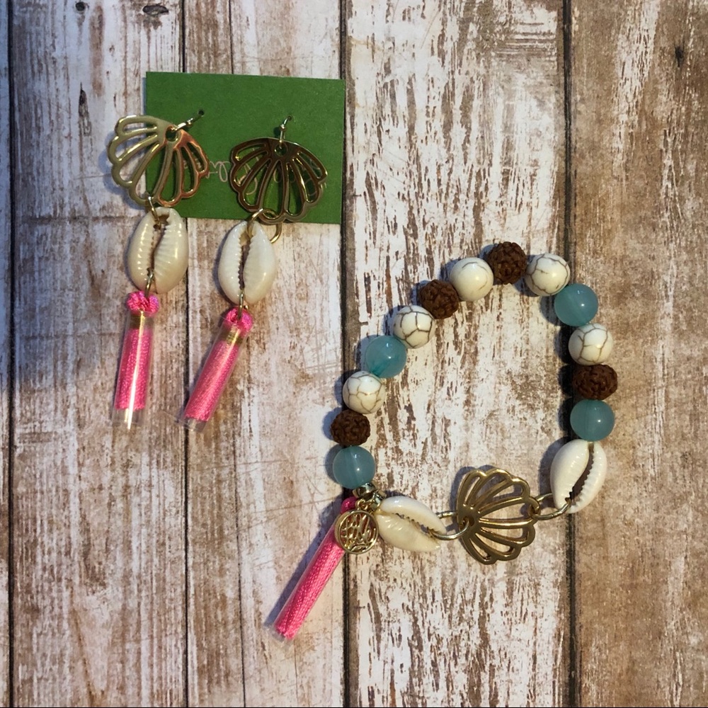 ❌ SOLD ❌ Lilly Pulitzer Earring and Bracelet Set
